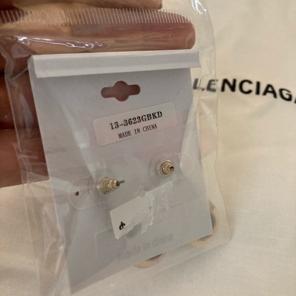 Dangling Earrings Purple & Goldtone - Picture 2 of 2